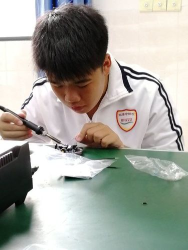 香港理想教育国际投资集团股份 以资本赋能教育，以理想照亮未来